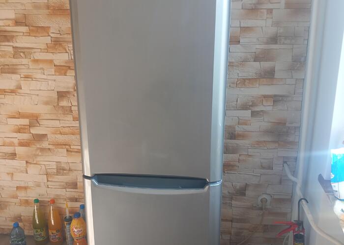 Grajewo ogłoszenia: Sprzedam lodówkę.  Stan bd. Wysokość 187cm.